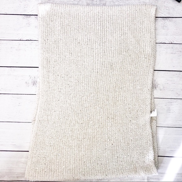 H&M Sparkle Infinity Scarf - Picture 4 of 7